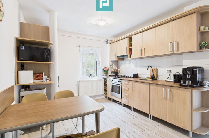 Apartament patru camere zona Confectii Arad anunturi imobiliare Arad