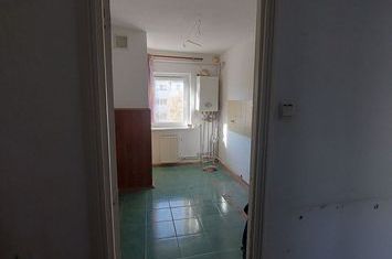 Apartament cu trei camere Pitesti-Arges anunturi imobiliare Arges