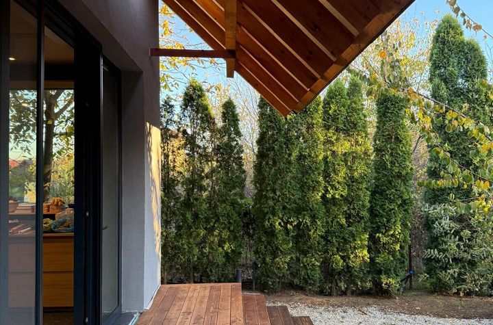 Casa cu arhitectura moderna, gradina si piscina exterioara, cu influente japoneze, strada Zorelelor, Snagov anunturi imobiliare Bucuresti