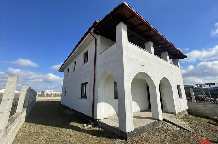 Vilă - 5 camere de vanzare EXTERIOR NORD - Vrancea anunturi imobiliare Vrancea