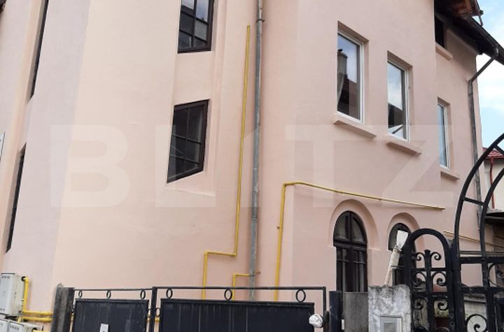 Vilă - 10 camere de vanzare DEMOCRATIEI - Prahova anunturi imobiliare Prahova