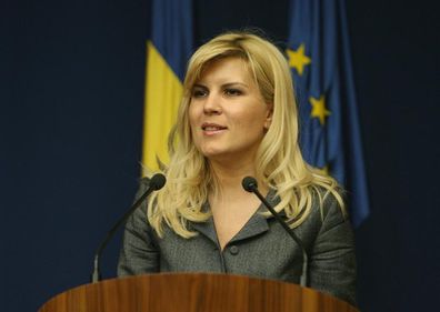 Elena Udrea: Titlurile de proprietate emise in ultimii 20 de ani prin hotarari judecatoresti depasesc suprafata tarii, trebuie gasita o solutie
