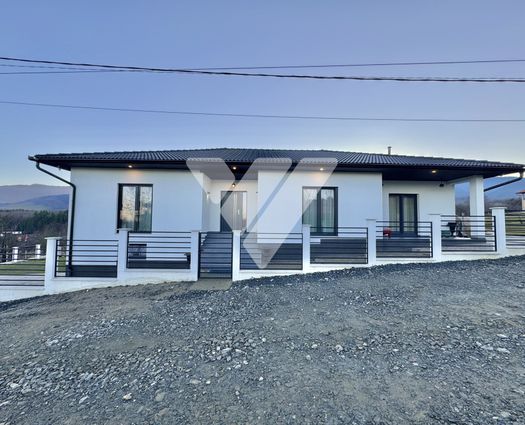 Casă 4 cam Tocile, 216 mp