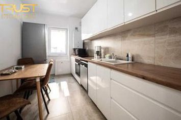 Apartament 3 camere de vanzare ASTRA - Brasov anunturi imobiliare Brasov