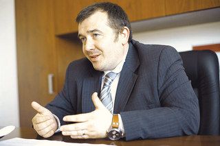 Compania de constructii a lui Adamescu se uita dupa firme care nu-si mai pot sustine activitatea
