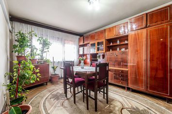 Apartament cu 4 camere decomandat, cu vedere panoramica. Zona Garii anunturi imobiliare Arad