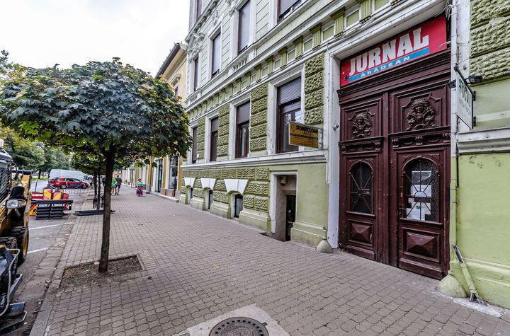Spațiu comercial ultracentral, renovat, pe b-ul Revoluției, Arad. anunturi imobiliare Arad