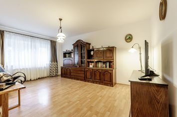 Apartament cu 2 camere decomandat si amenajat, etajul 2, zona Podgoria anunturi imobiliare Arad