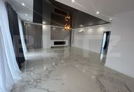435.000 €, Apartament 4 camere