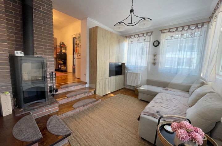 Apartament 5 camere de vanzare TARGU MURES - Mures anunturi imobiliare Mures