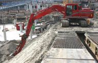 Constructorii români caută lucrări în străinătate, deoarece piaţa locală e blocată