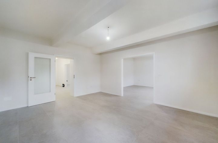 Apartament central 4 camere, foarte generos anunturi imobiliare Timis