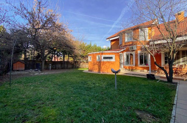 Vila 6 camere, complex rezidential cu paza, zona Iancu Nicolae anunturi imobiliare Bucuresti