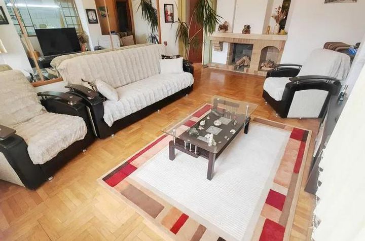 Apartament 4 camere de inchiriat CENTRUL CIVIC - Brasov anunturi imobiliare Brasov