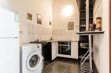 Apartament ultracentral cu 3 camere plus un bonus Comision 0 anunturi imobiliare Arad