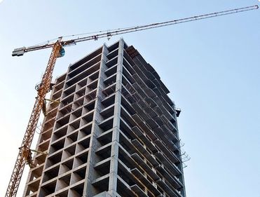 Bucureştiul de criză: prăbuşit şi apoi reconstruit de câţiva oameni simpli. Milionarii încă nu au curaj să intervină