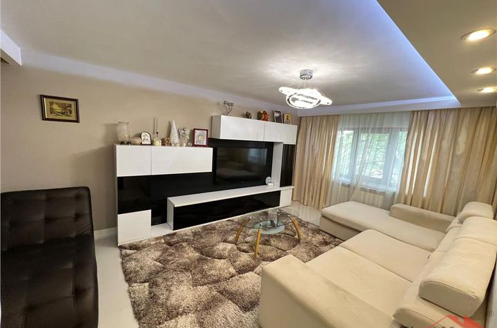 Apartament 3 camere de vanzare CENTRAL - Vrancea anunturi imobiliare Vrancea