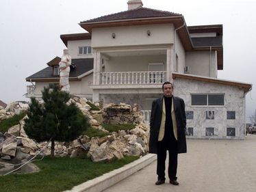 Ce legătură are Gigi Becali cu Prima Casă