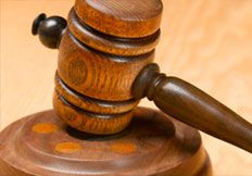 Bancile lasa la pret, dar degeaba. Vezi de ce se prafuiesc pe "rafturile" lor casele executate silit
