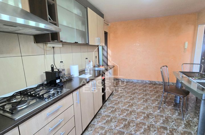 Apartament cu 3 camere, centrala proprie, zona Girocului anunturi imobiliare Timis
