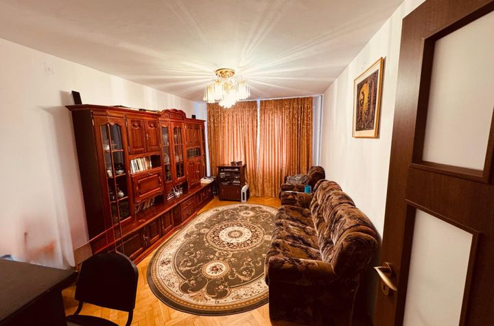 Apartament 3 camere de vanzare SCRIITORILOR - Brasov anunturi imobiliare Brasov