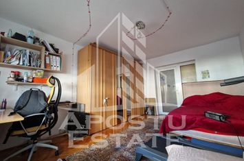 Apartament 4 camere de vanzare CONFECTII - Arad anunturi imobiliare Arad
