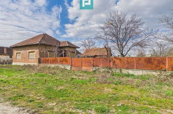 Casă cu teren de 1800 mp, în Buteni, Arad anunturi imobiliare Arad