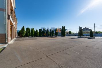 Spatiu comercial 1900 mp construiți, 3 niveluri, complet utilat anunturi imobiliare Neamt