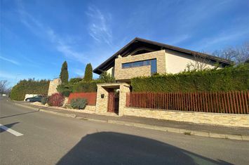 Casă - 5 camere de vanzare CENTRAL - Suceava anunturi imobiliare Suceava