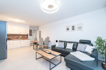 Apartament 2 camere, 77 mp, parter — Nea Peramos anunturi imobiliare Grecia