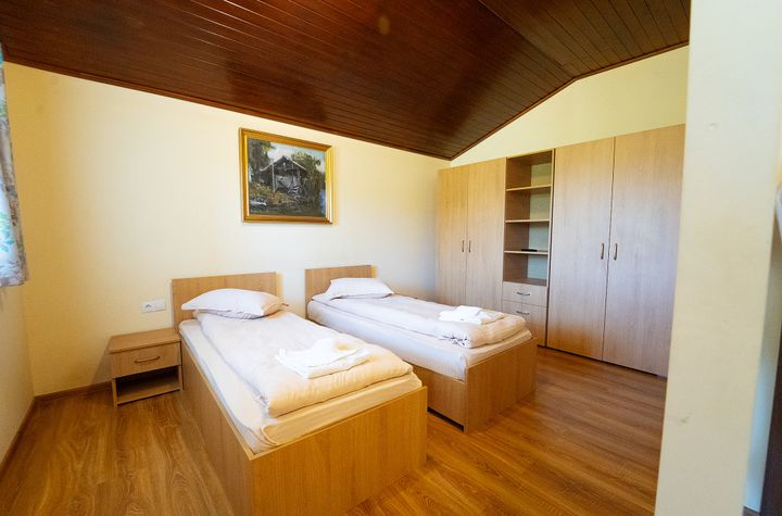 Casă - 4 camere de vanzare CISNADIOARA - Sibiu anunturi imobiliare Sibiu