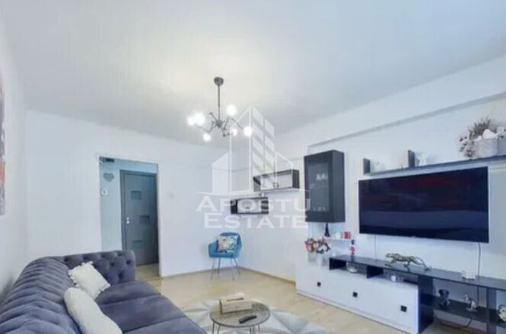 Apartament 3 camere, la cheie -ultracentral, Piata Mihai Viteazu anunturi imobiliare Arad