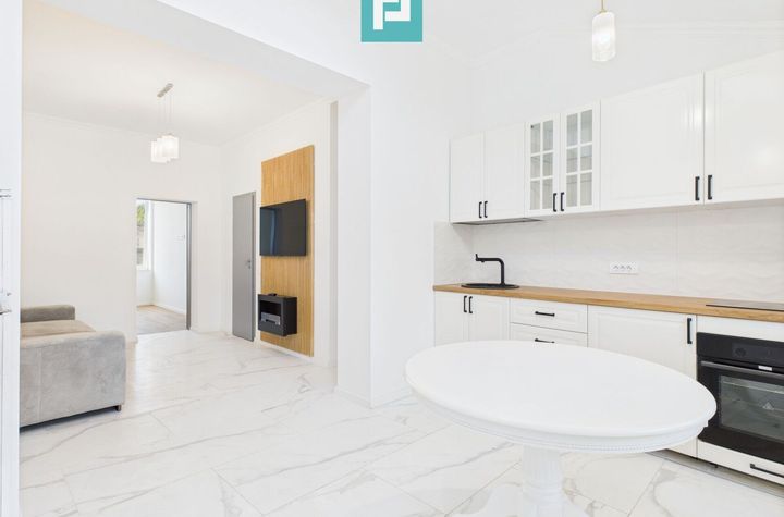 Apartament modern cu 2 camere la curte comună anunturi imobiliare Arad