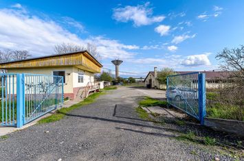 Hala industrială cu teren 10.495 mp – potențial supermarket, Lipova anunturi imobiliare Arad