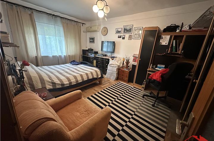Apartament 2 camere de vanzare EST - Vrancea anunturi imobiliare Vrancea