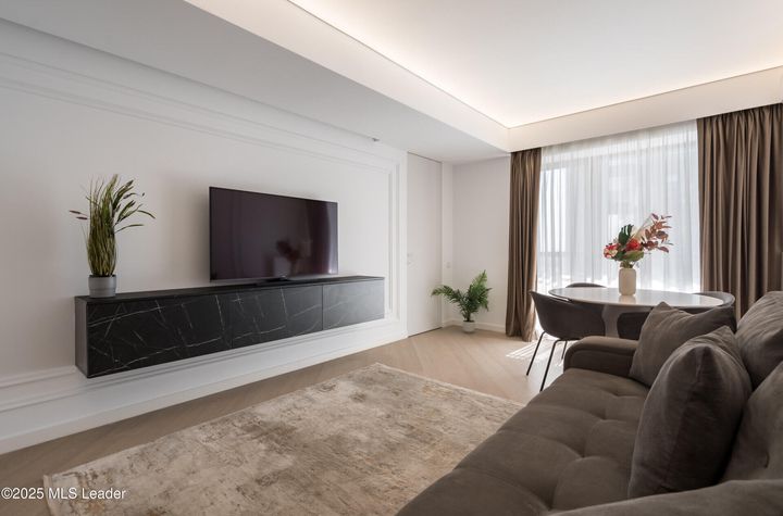 Apt 3 camere cu parcare subterana - mobilat - Cortina North anunturi imobiliare Bucuresti