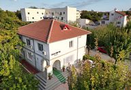 450.000 €, Vilă