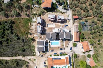 Apartament parter 36,92 mp, 130 metri de mare anunturi imobiliare Grecia