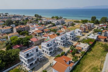 Mezonetă 3 niveluri, 91 mp, la 80 metri de plajă anunturi imobiliare Grecia