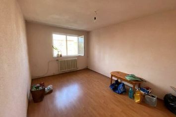 Apartament 3 camere de vanzare EST - Hunedoara anunturi imobiliare Hunedoara