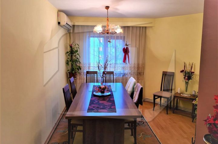 Apartament 4 camere de vanzare CLUJ-NAPOCA - Cluj anunturi imobiliare Cluj