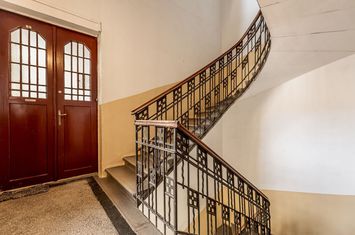 VANDUT! 2 apartamente unificate, B-dul Revoluției, Arad. Etajul 1 anunturi imobiliare Arad