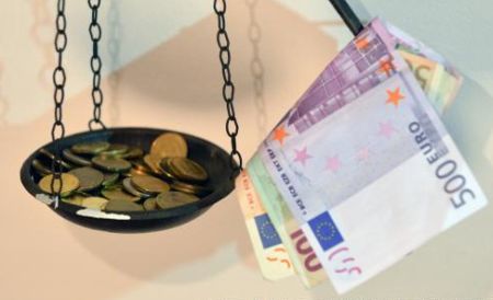 Cursul valutar: 5 lei/euro, în curând, indiferent de evoluţia Zonei euro