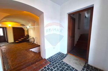 Casa individuala cu curte in centrul istoric,  renovata integral anunturi imobiliare Sibiu