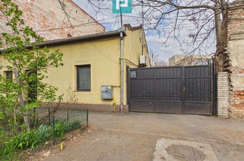 Apartament la curte comună pe strada Mărășești anunturi imobiliare Arad