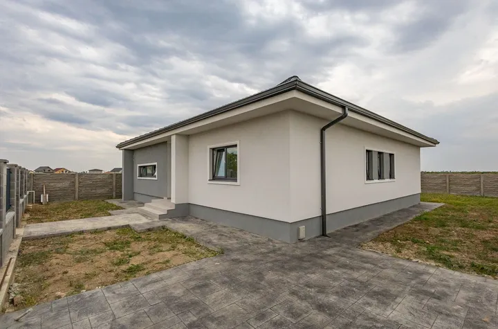 Casa individuala noua de vanzare COMISION 0% si TVA 0% CUMPARATOR ! anunturi imobiliare Timis