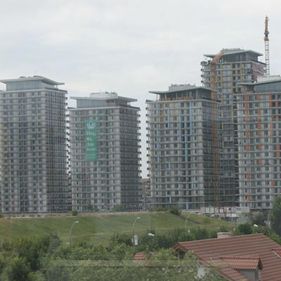 Castigam de sase ori mai mult, dar cumparam de cinci ori mai greu un apartament