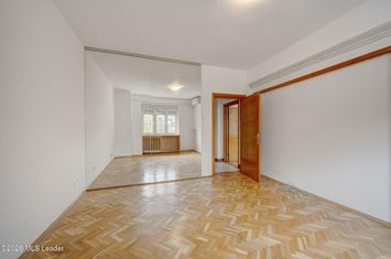 Apartament luminos de 5 camere, etaj 1/4, garaj, Bd. Primaverii! anunturi imobiliare Bucuresti