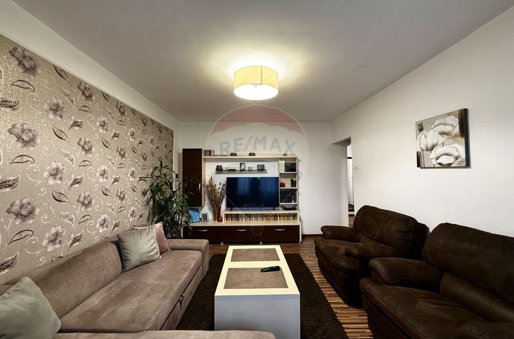 Apartament cu 3 camere, zonă semicentrală, Cluj-Napoca anunturi imobiliare Cluj