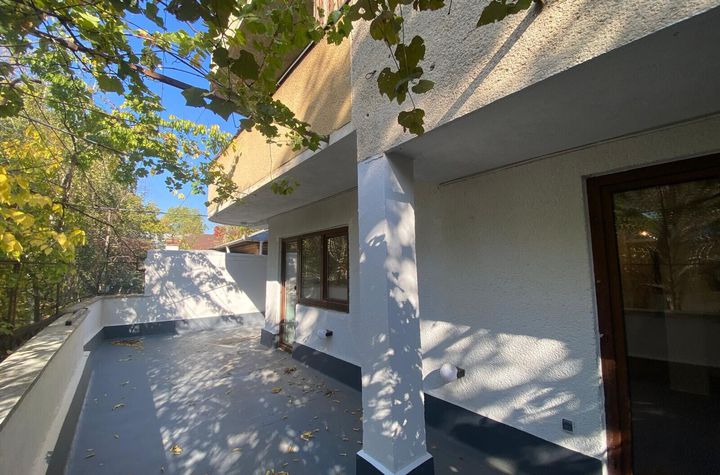Vanzare apartament 4 camere terasa 42mp boxa garaj Palatul Cotroceni metrou anunturi imobiliare Bucuresti